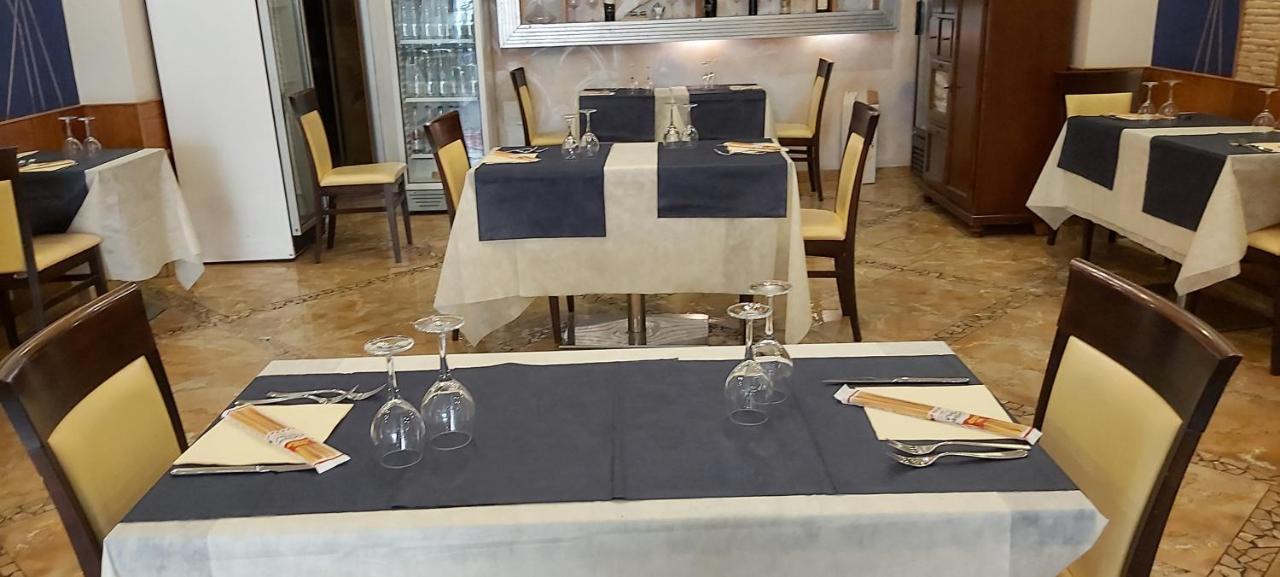 Albergo Piazza Risorgimento Porto Cesareo Dış mekan fotoğraf